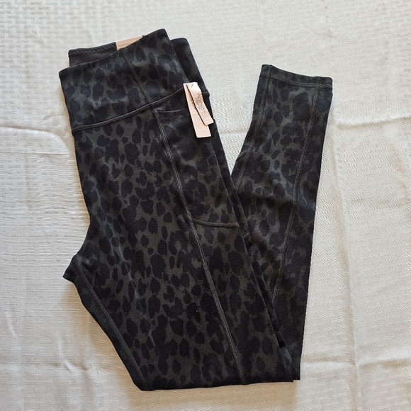 Victoria's Secret Pants - Victoria's Secret Incredible Essential‎ Leggings Leopard High Rise 27" NWT Sz 12